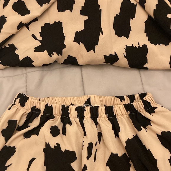 Abstract leopard print/cheetah print pajamas. - Picture 7 of 8